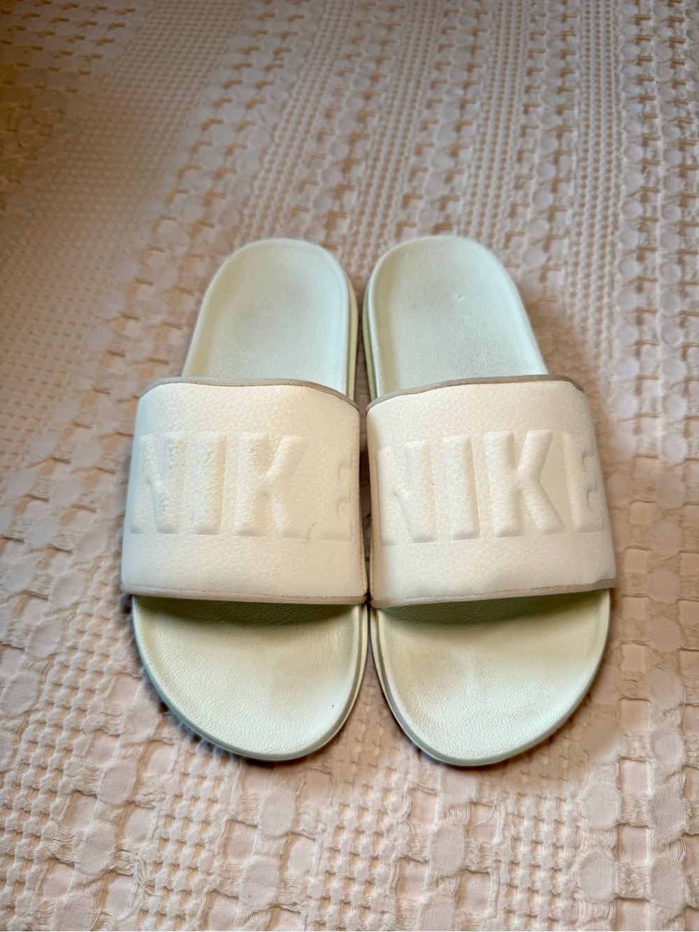 Nike Offcourt Women’s Slides in Cashmere and Beet